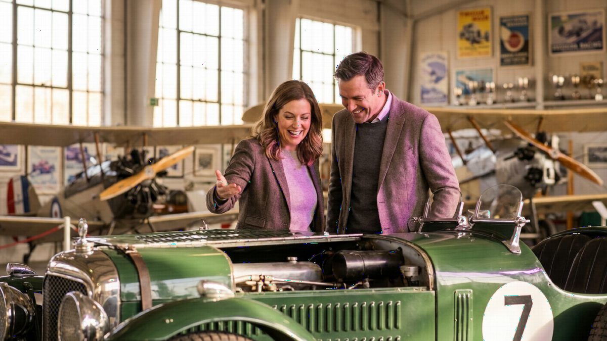 Top First Date Ideas in Weybridge — Ready for something a little more special? The Queen's Head on Bridge